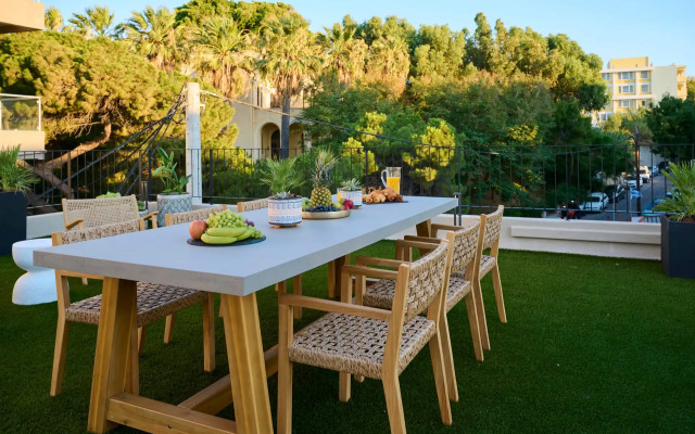 Monarco Executive Rooms