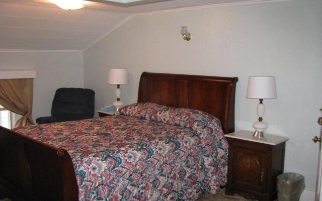 Colonial Inn & Creamery