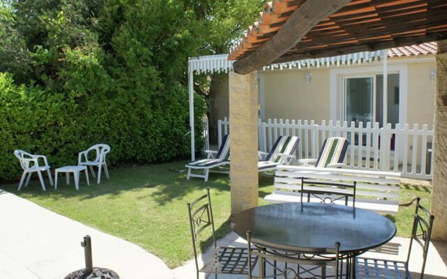 Charming Holiday Home in Robion With Swimming Pool