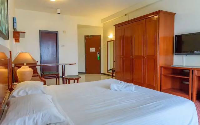 H Beach Suite at Rainbow Paradise Beach Resort