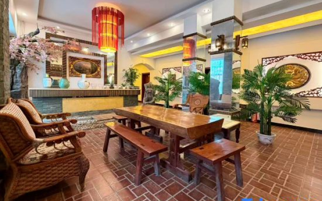 Zhenxiong Donghai Grand Hotel (Nantai Primary School | South Street)