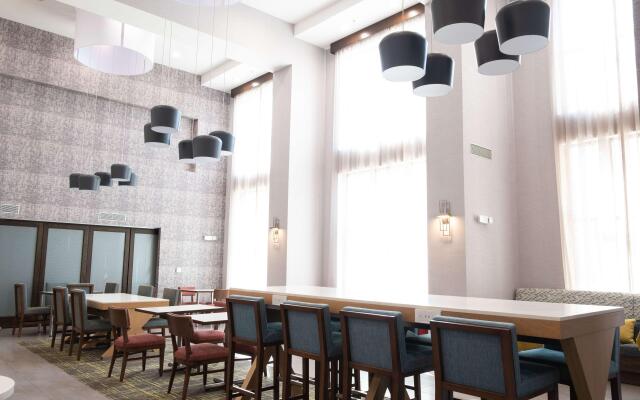 Hampton Inn & Suites Dallas/Lewisville-Vista Ridge Mall, TX