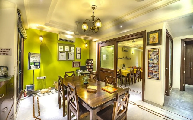 OYO Premium Saket