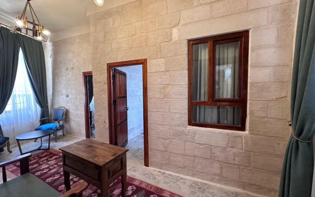 Aryan Otel