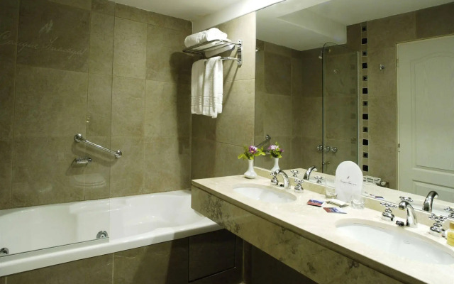 Cacique Inacayal Lake & Spa Hotel