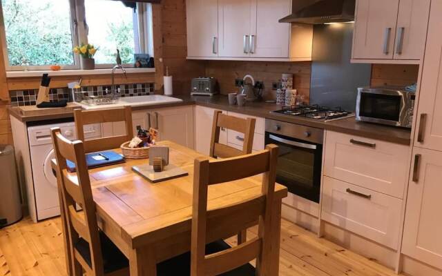 Hollybush Lodges