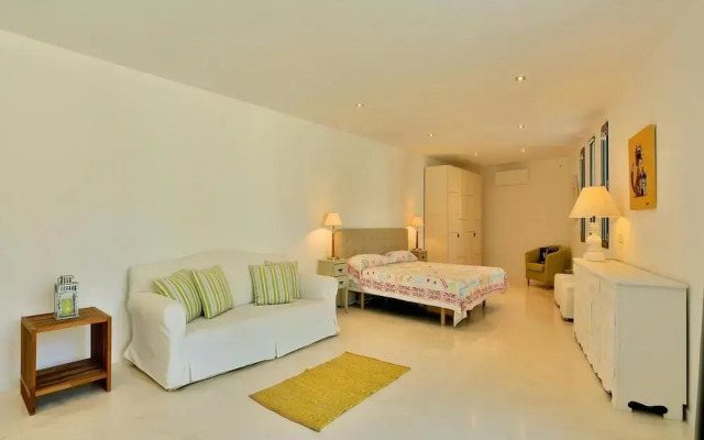 Modern Holiday Home With Vast Terracing