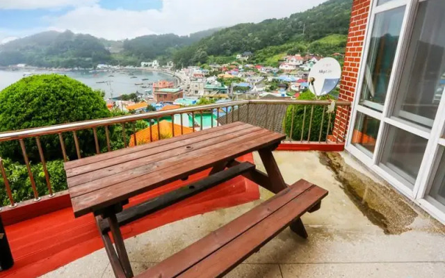 Tongyeong Tiberias Pension