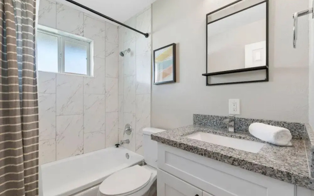 Fashion Square Apt8