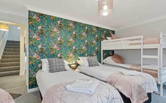 Seabright Townhouse | By My Getaways | Parking for one car
