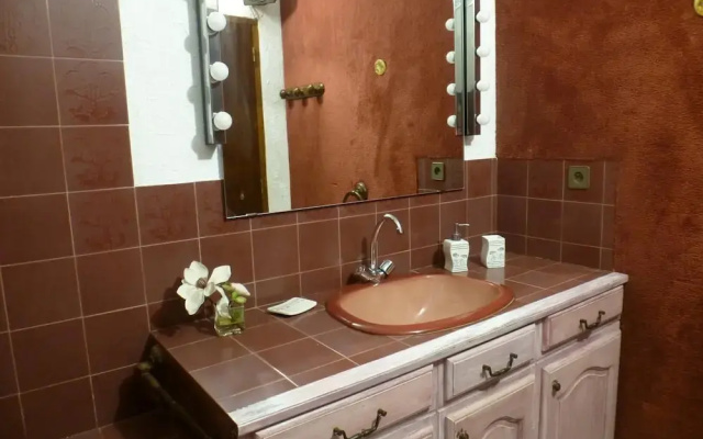 Oliviers Chateauneuf by Gites de France