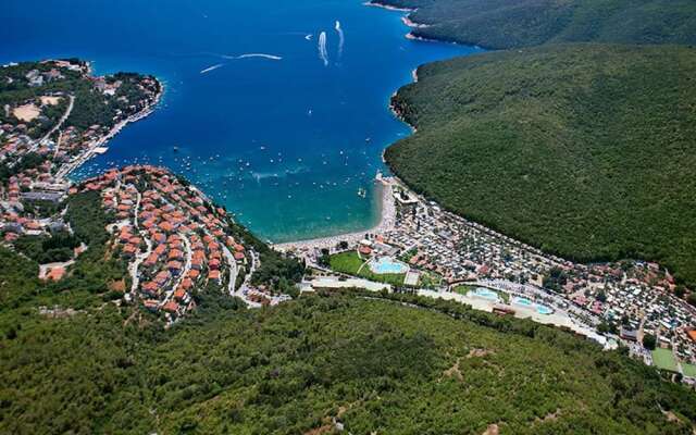 Charming Villa in Nedešcina With Pool