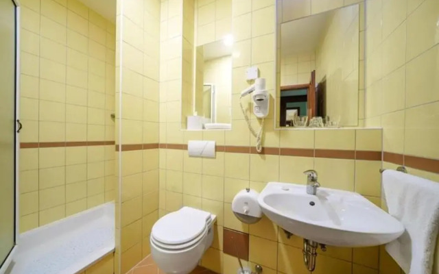 Delightful Park View Room With Breakfast Included