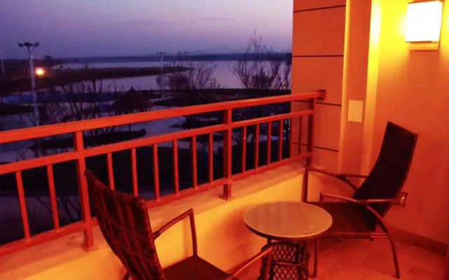 Queshan Lake Arcadia Intl Resort