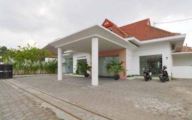 RedDoorz Plus @ Demangan Gejayan