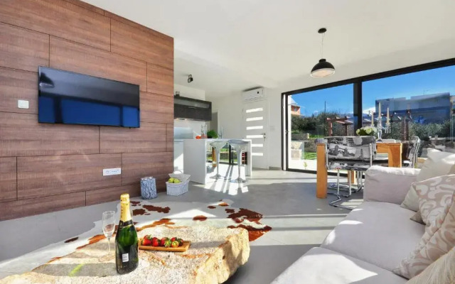 Luxury Villa Luminosa
