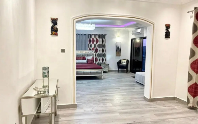 2 Bed Apartment Sleeps 4 - Jacuzzi, Parking, Wifi