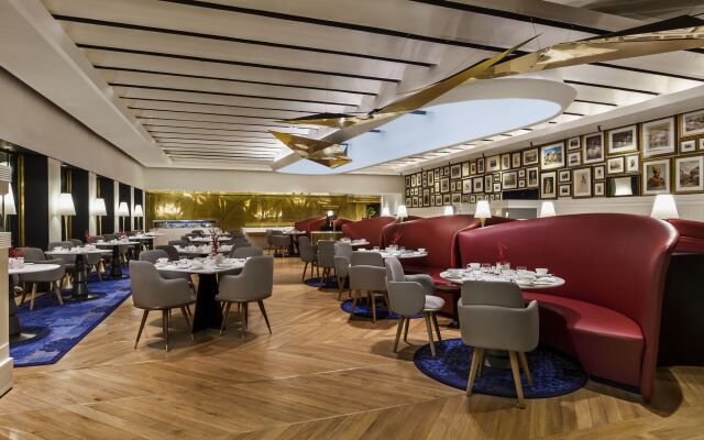 The Oberoi Grand Kolkata Hotel