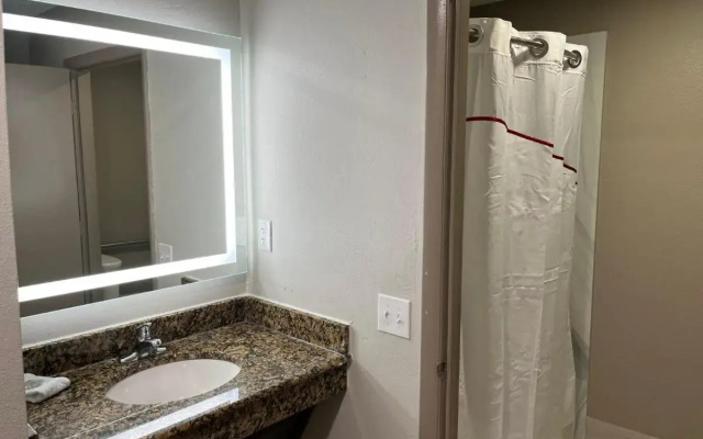 Red Roof Inn & Suites Newport News