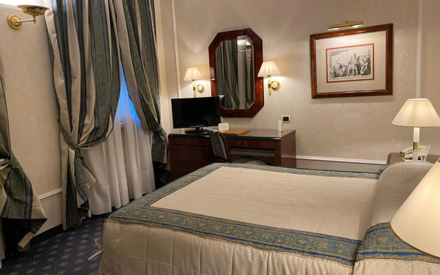 Remi Hotel