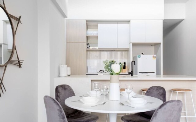 Designer Warm Home@mooneeponds+parking/wifi
