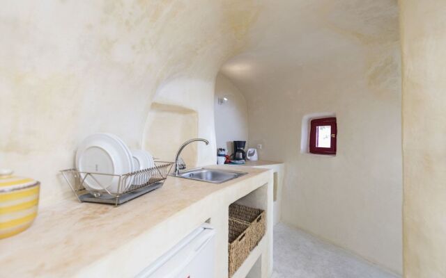 White Cave Villa By Caldera Houses