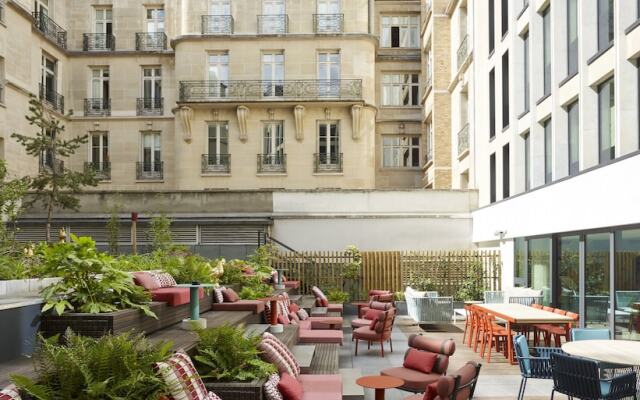 Отель citizenM Paris Champs-Élysées