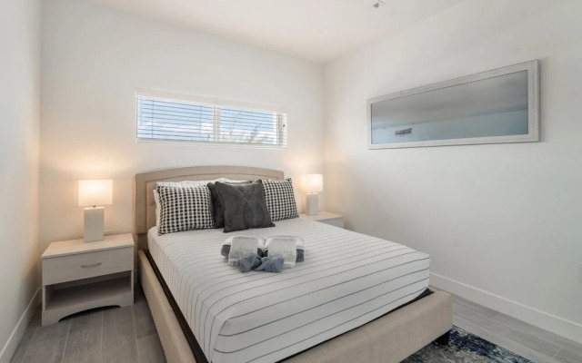 Cayman Luxury Rentals at The Grove