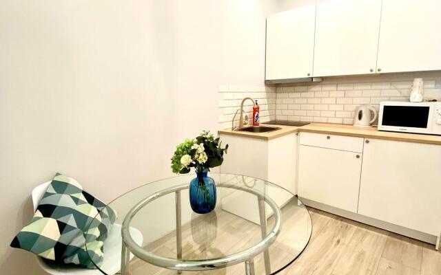 Home Hotel (Хоум Отель) на Московском 18 корпус 2