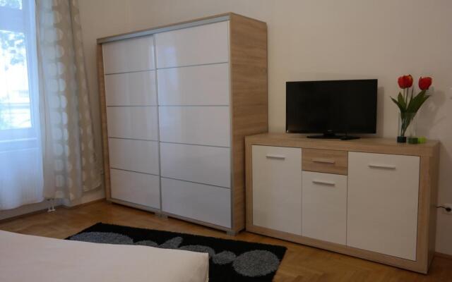 Mester Apartment I.