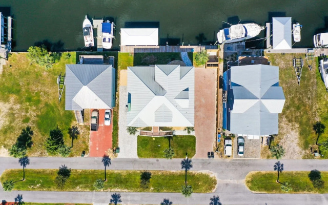 Beach House - Lazy Lagoon by PHG