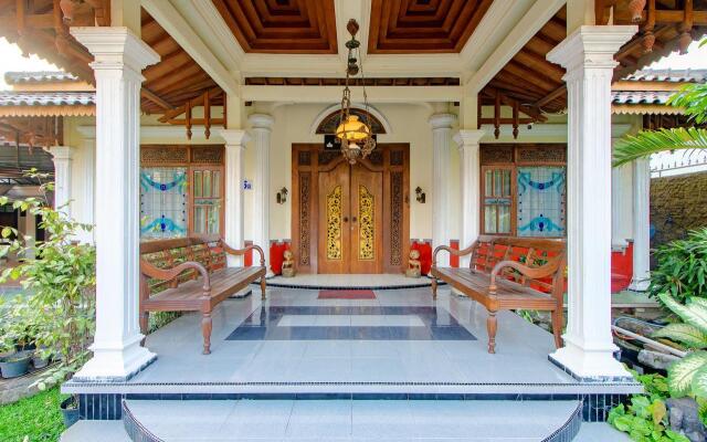OYO 1650 Griya Joglo Homestay
