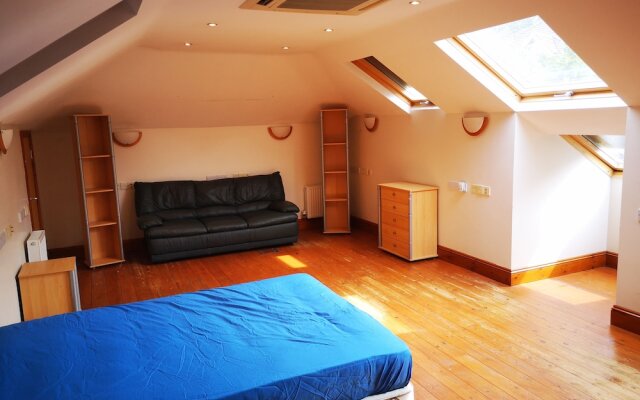 Exchequer Grange - Hostel