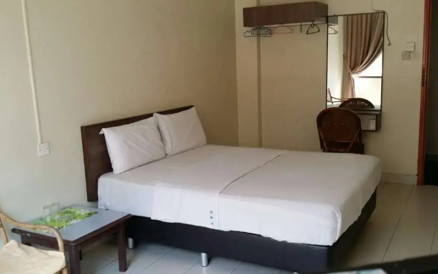 Dragon & Phoenix Hotel