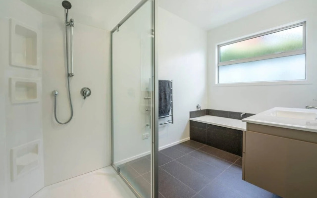 Light and Bright Large Family Home