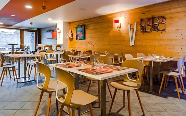 Skissim Select - Chalets Le Grand Panorama II 3* by Travelski