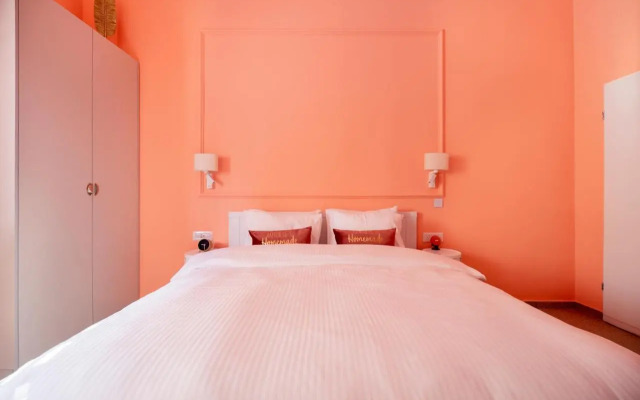 Glamorous Pink Pearl Studio/Beach/Parking/Netflix