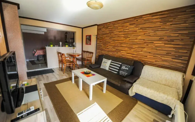 Lukanov Apartments & Guest Rooms