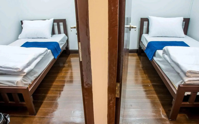 The Traveller Hostel - Adults Only