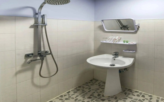 Shwe Hnin Si Hotel
