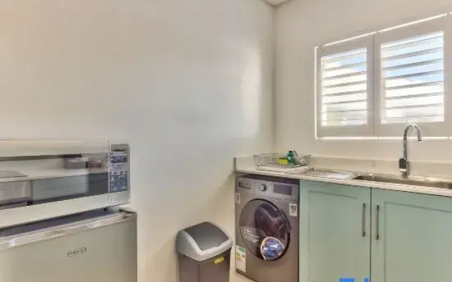 Studio in Camps Bay - 40m from Beach