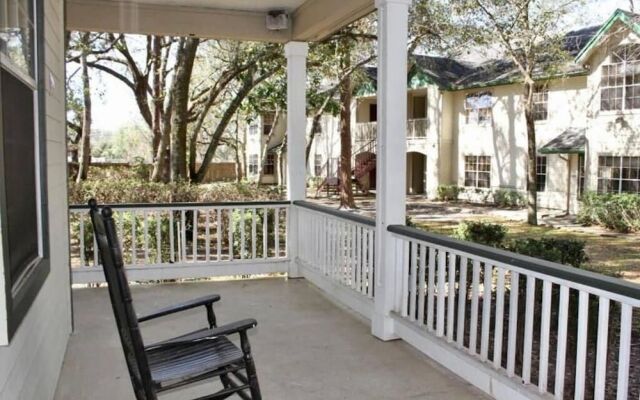 Tropical Enchanted Oaks Villa