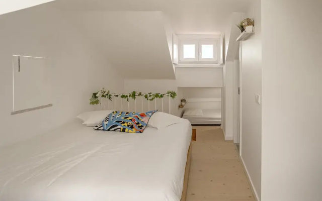 Downtown Modern Apartments by Homing