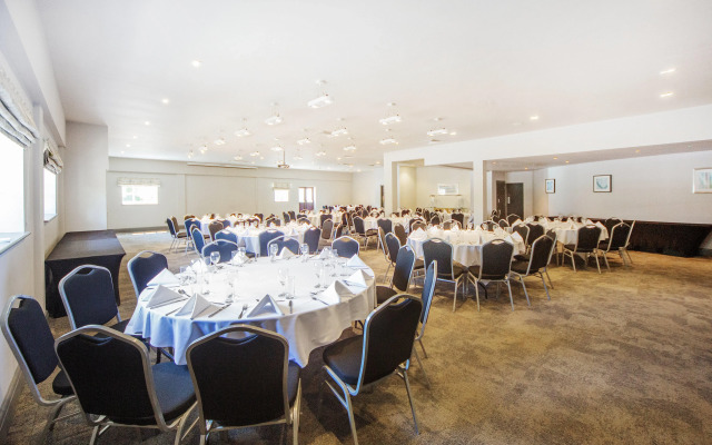 Holiday Inn Reading South M4 Jct11 by IHG