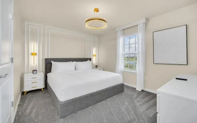 Chic 10br Retreat With Themed Rooms Pool