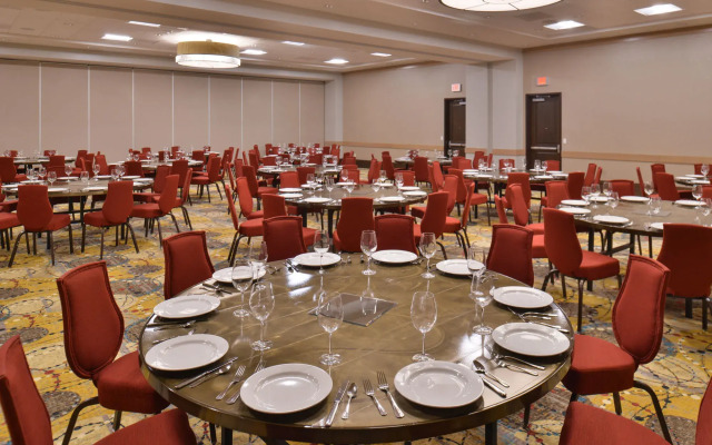 Crowne Plaza Shenandoah - The Woodlands Area by IHG