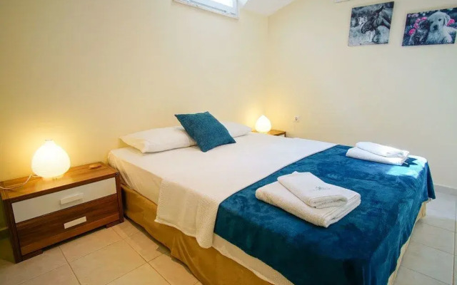 Larmos Villa