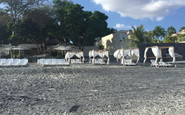 Coronado Golf & Beach Resort