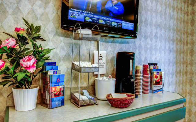 Motel 6 Huntsville, ON