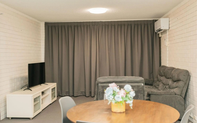 Trickett Gardens Holiday Inn